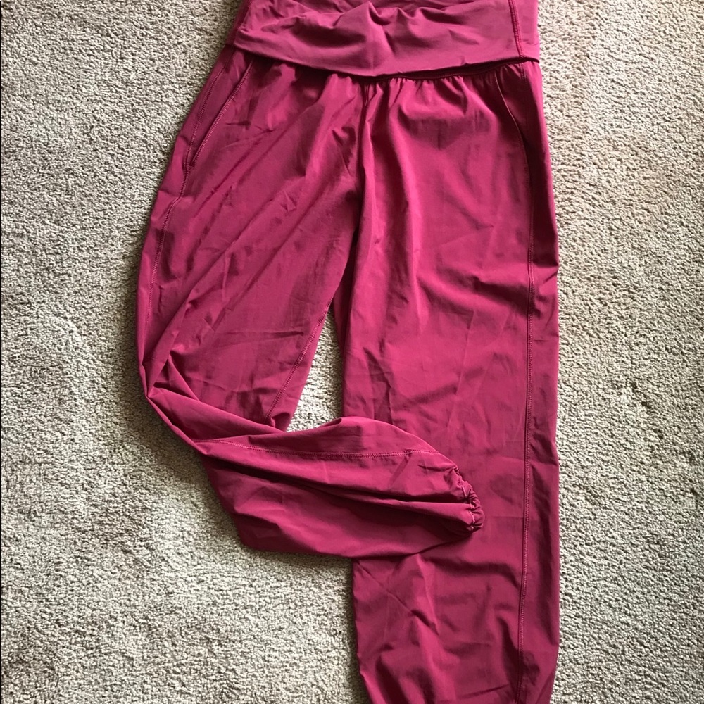 Lululemon Red Om Pant size 6
